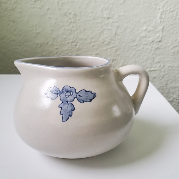 Round Gravy Boat Yorktowne (USA) by PFALTZGRAFF - Picture 1 of 6